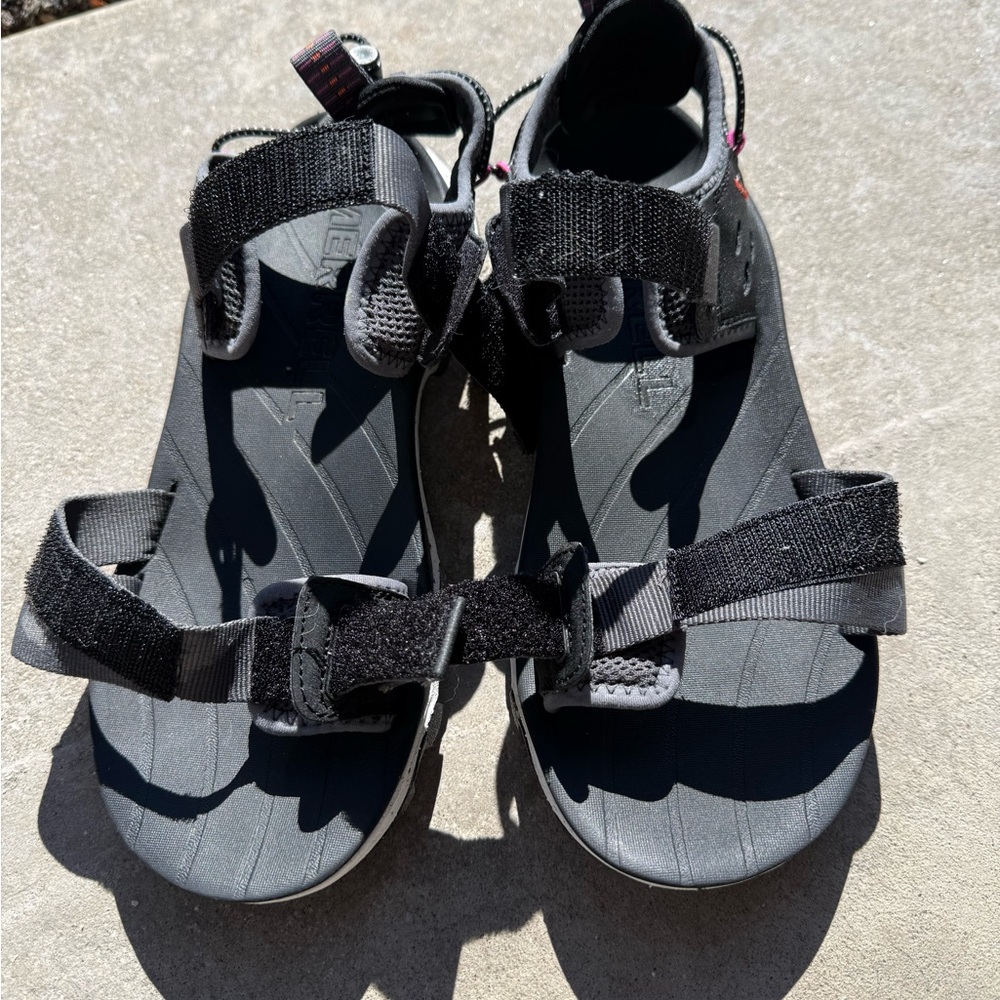 Merrell Women’s Black and Gray Outdoor Sandals Charcoal Vibram Sole 8 - Picture 2 of 6